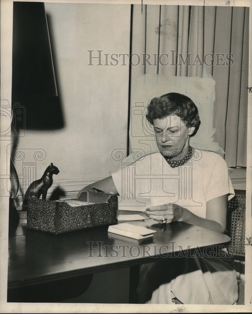 1952 Press Photo Mrs. Georgia Fischer, executive secretary Newcomb Alumnae Assoc