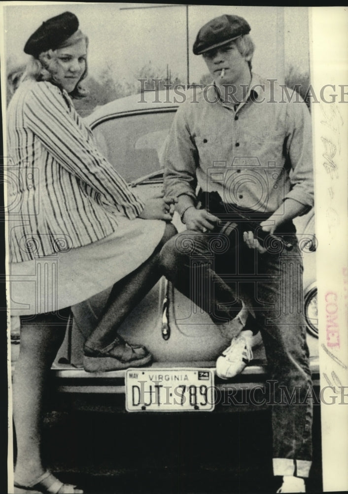 1974 Press Photo Son of President Ford, Steve Ford and Jan Hodges Pose- Historic Images