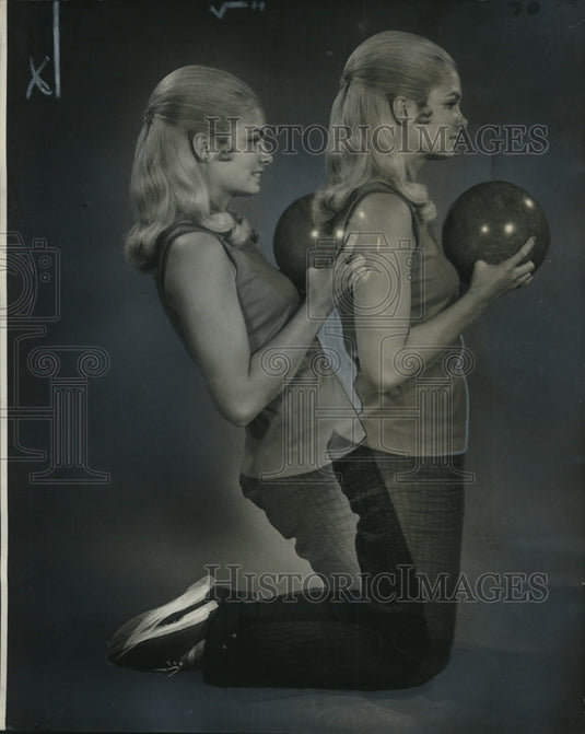 1973 Press Photo Judi Ford, Miss America 1969, Uses Bowling for Physical Fitness