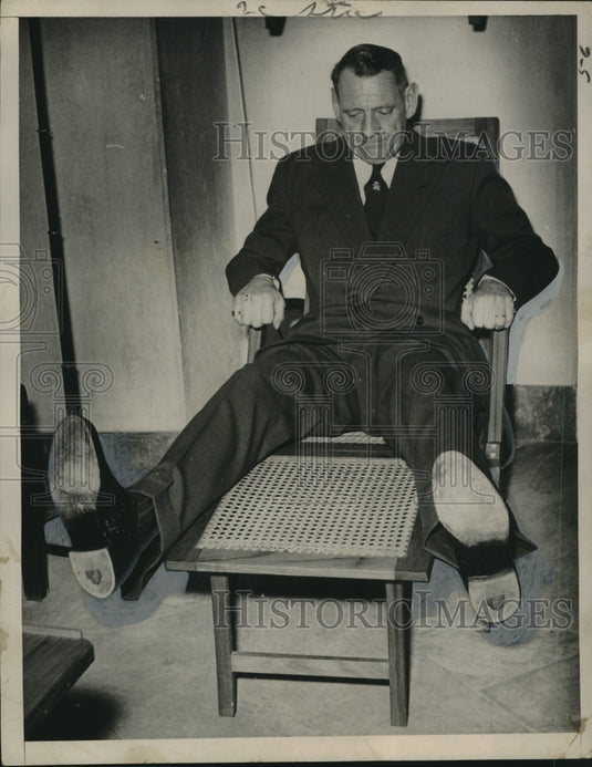 1953 Press Photo King Frederik of Denmark relaxing on a comfortable chair