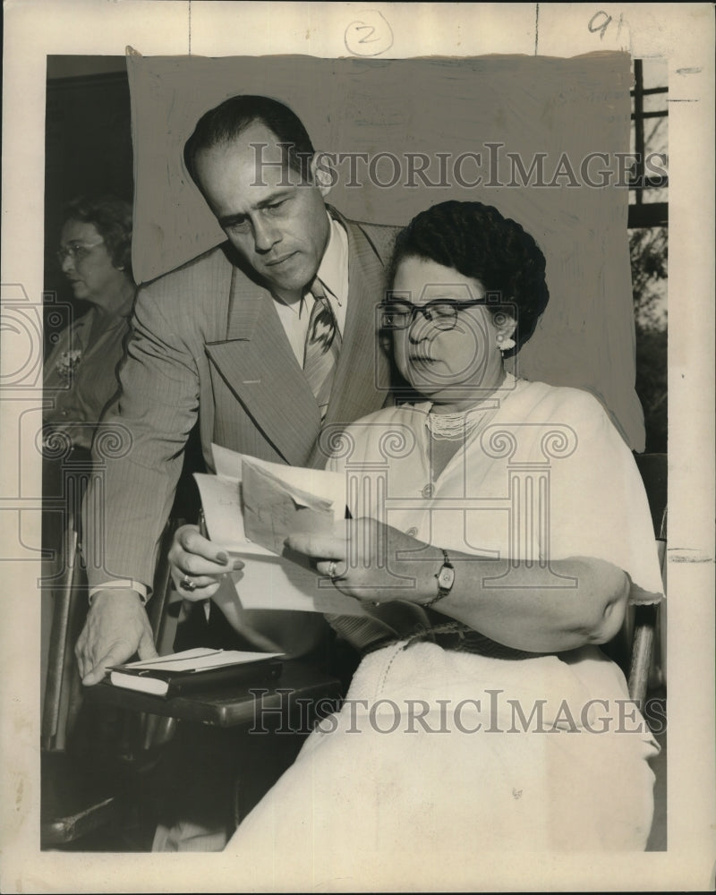 Load image into Gallery viewer, 1951 Press Photo Dr. Ben Freedman-health conference speaker, with Mrs. J.S. Goss
