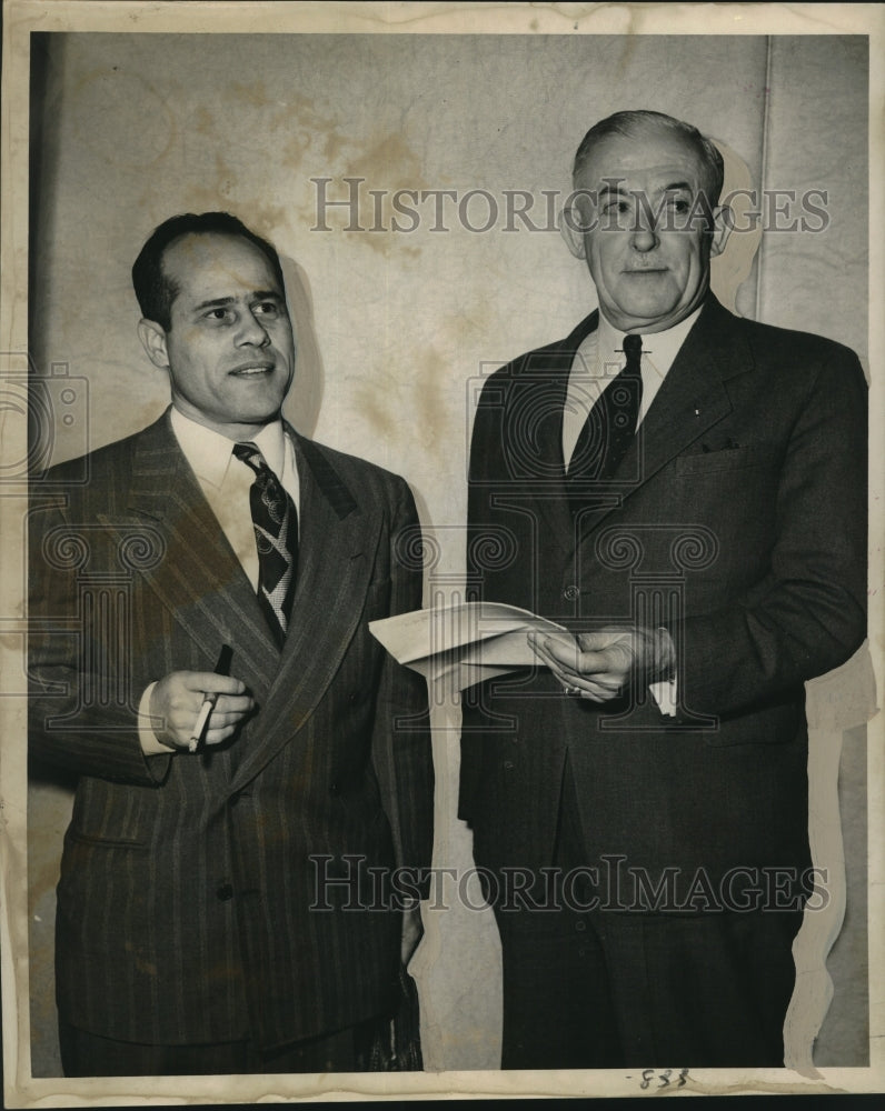 Load image into Gallery viewer, 1950 Press Photo Dr. Ben Freedman &amp; retired Brigadier Gen. James Stevens Simmons
