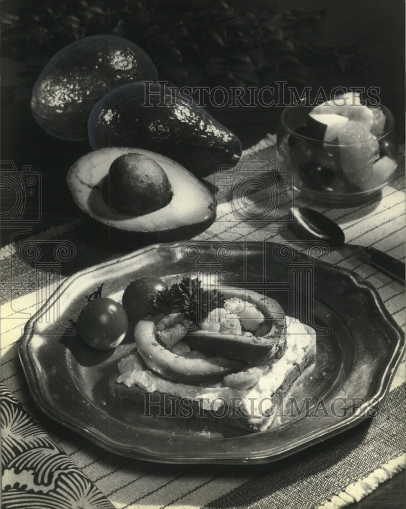 1978 Press Photo Avocado and Shrimp Sandwich with a side fruit salad- Historic Images