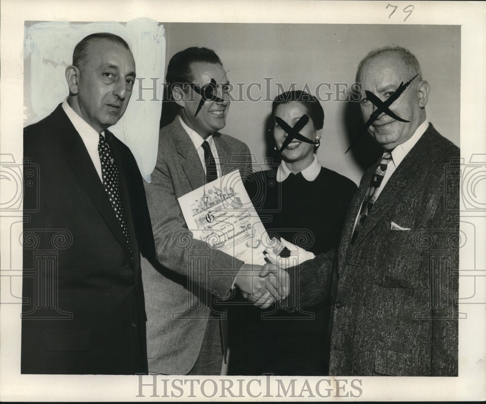 1956 Press Photo Dave Fink, restaurant owner in Pan-American Motel - noo18099