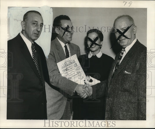 1956 Press Photo Dave Fink, restaurant owner in Pan-American Motel - noo18099