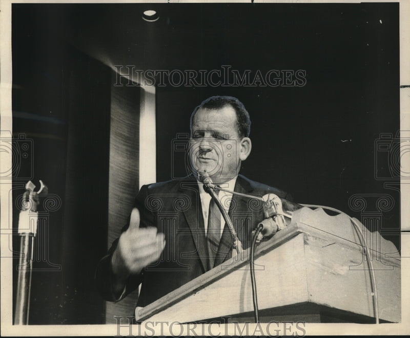 Load image into Gallery viewer, 1968 Press Photo Representative Olaf Fink opposes Algiers site - noo18104
