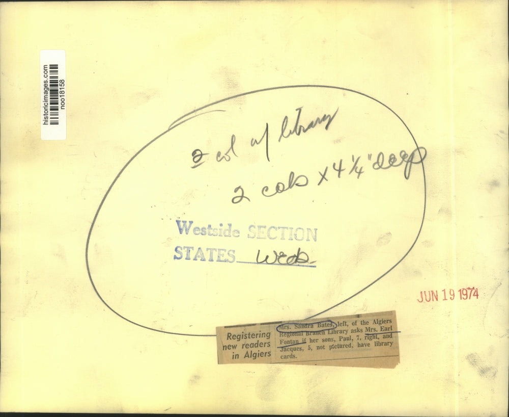 1974 Press Photo Mrs. Sandra Bates of Algiers Library with Mrs. Fontan and kids