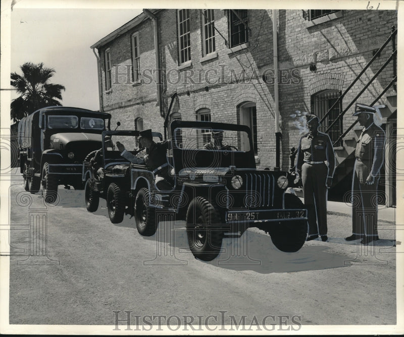 Load image into Gallery viewer, 1955 Press Photo Members of the Ninth Army Heading to Louisiana for War Games
