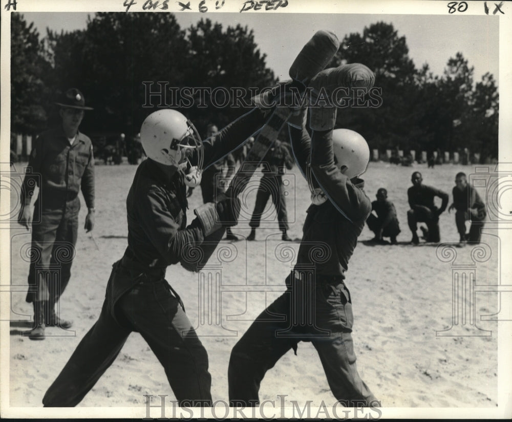 1969 Press Photo U.S. Army Trainees Practicing Bayonet Combat With Pugil Sticks- Historic Images