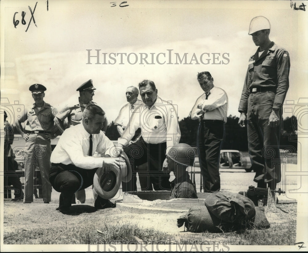 1964 Press Photo U.S. Representative Gillis Long and Eberhard Deutsch, Fort Polk