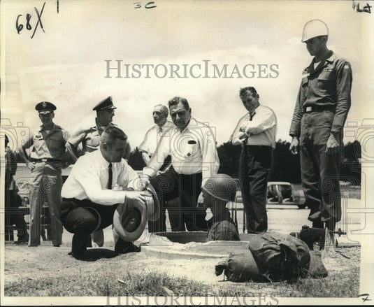 1964 Press Photo U.S. Representative Gillis Long and Eberhard Deutsch, Fort Polk