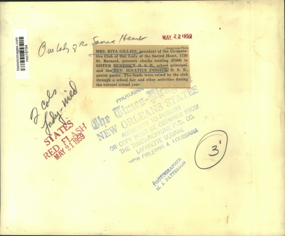 1959 Press Photo Mrs. Rita Gillies gives check to Our Lady of Sacred Heart staff