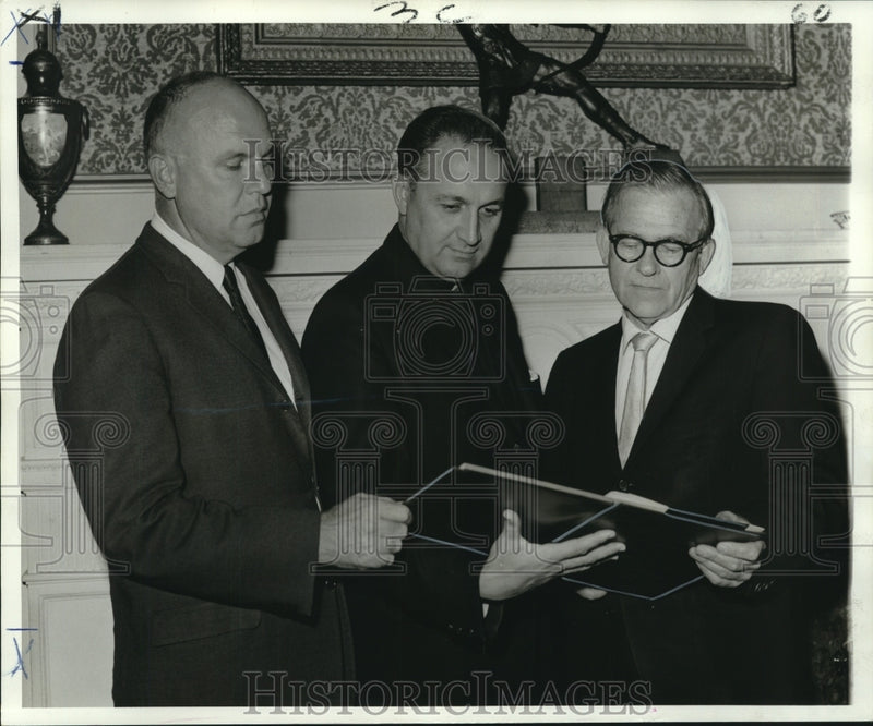 Load image into Gallery viewer, 1968 Press Photo Boy Scout Bienville Trail Principal Planners Reviewing Event
