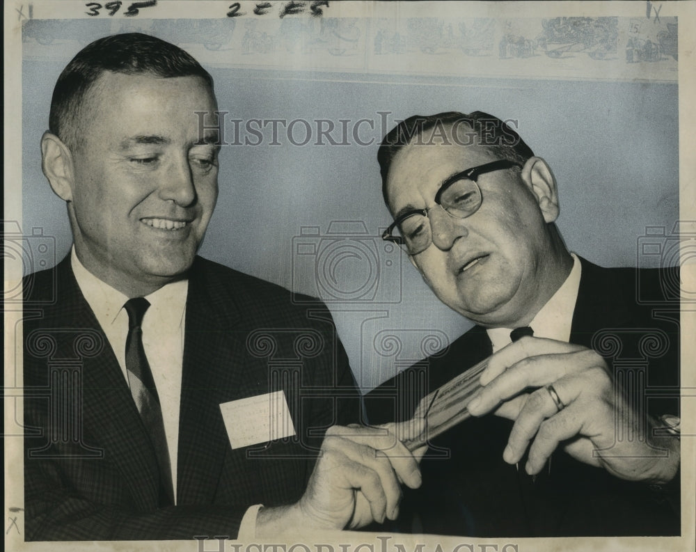 1963 Press Photo Forest Products Research Society Members Inspecting Wood Sample