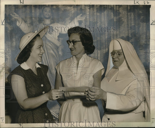 1955 Press Photo Mercy Hospital School Receives a Scholarship - noo18296