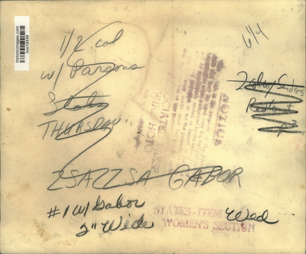 1954 Press Photo Zsa Zsa Gabor leaves court today after divorcing her husband