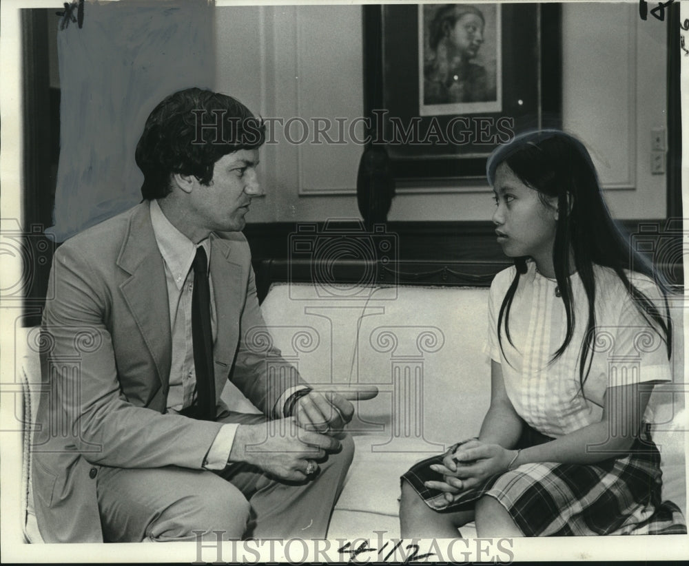 1976 Press Photo Sacred Heart headmaster William Gallop &amp; student Marie Hoang- Historic Images