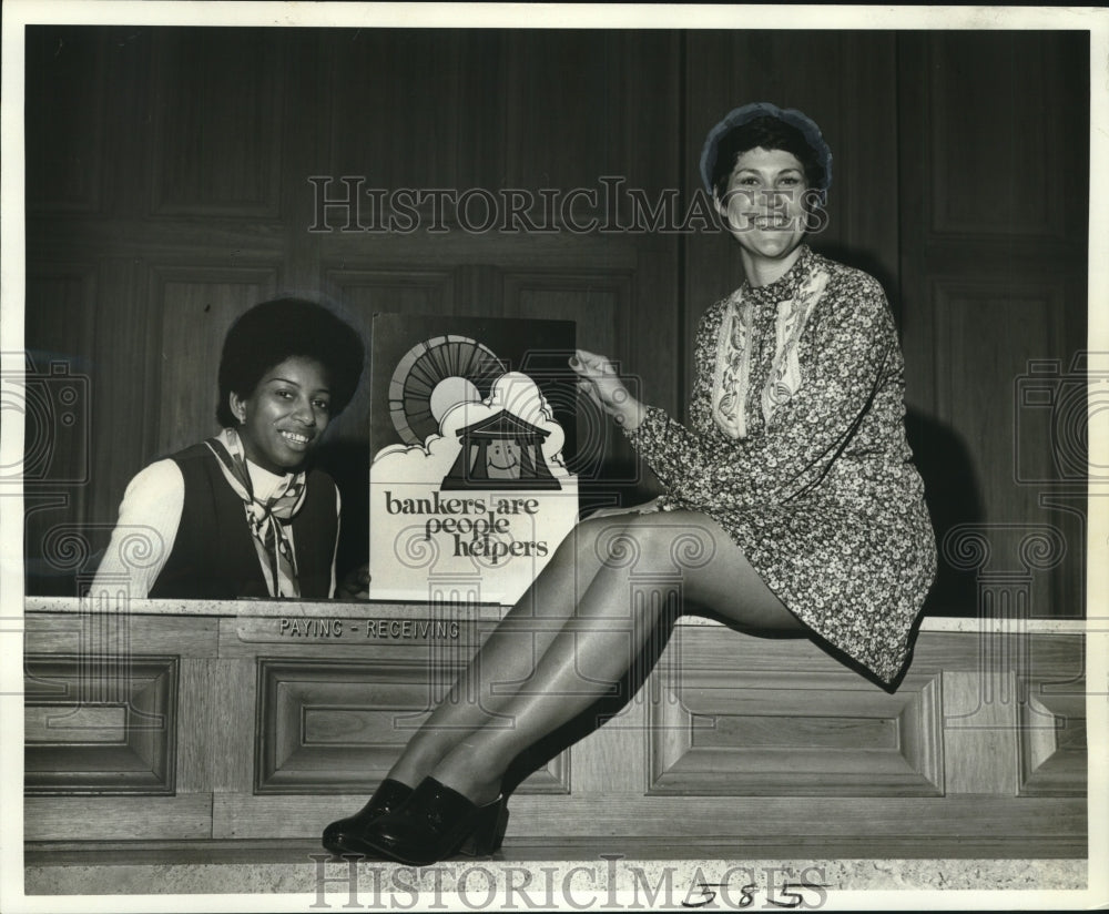 1973 Press Photo New Orleans Bank Week Boosters Fran Franklin, Sharon Kay- Historic Images