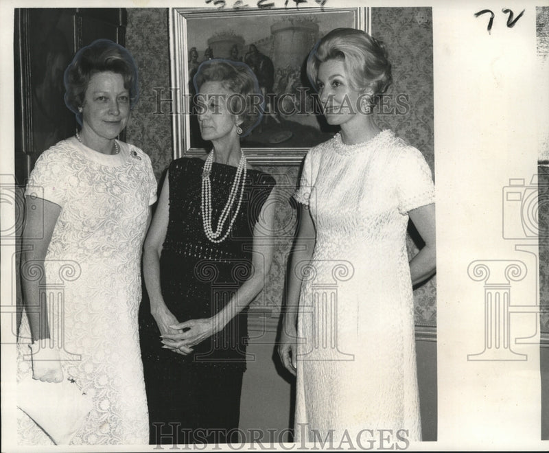 Load image into Gallery viewer, 1969 Press Photo Principals of Ella West Freeman Foundation Matching Fund drive
