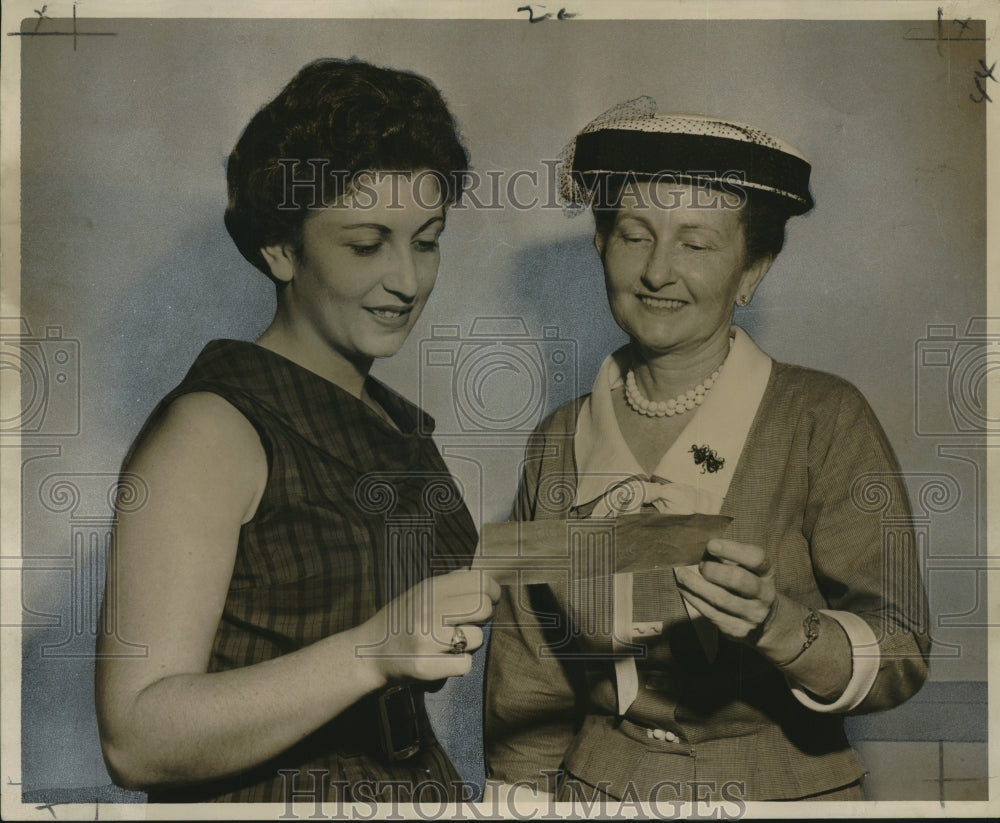 1956 Press Photo Mrs Fidelia Anding presents scholarship to Miss Joan Fredericks