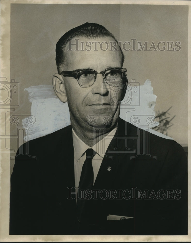 1965 Press Photo S.W. Fitzwilson installed as president of Brotherhood.