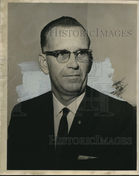 1965 Press Photo S.W. Fitzwilson installed as president of Brotherhood.