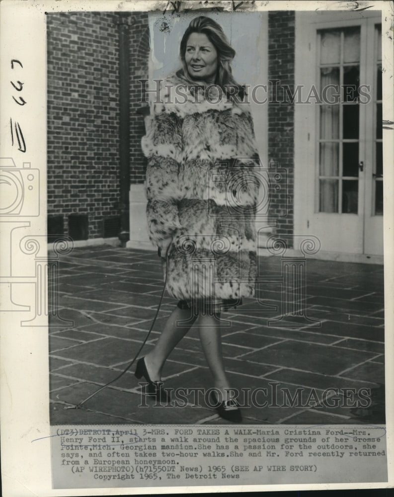 1965 Press Photo Mrs. Henry Ford at her Grosse Pointe, Michigan Georgian mansion