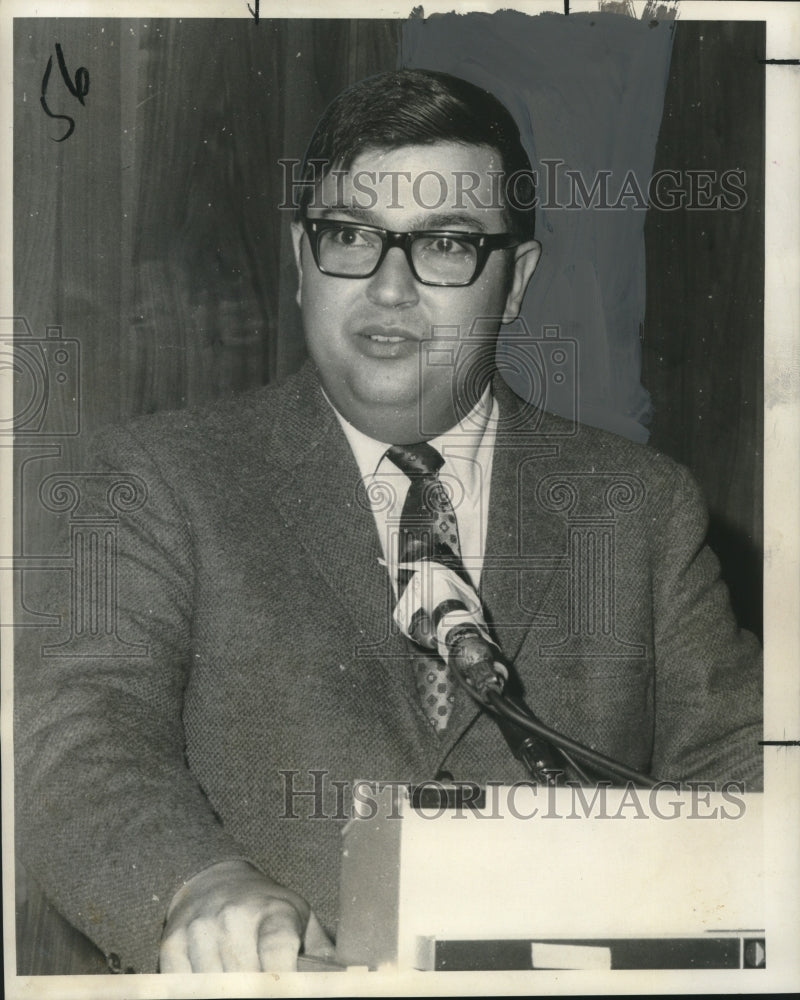 Load image into Gallery viewer, 1969 Press Photo Former Louisiana State New Orleans Alumni Association President
