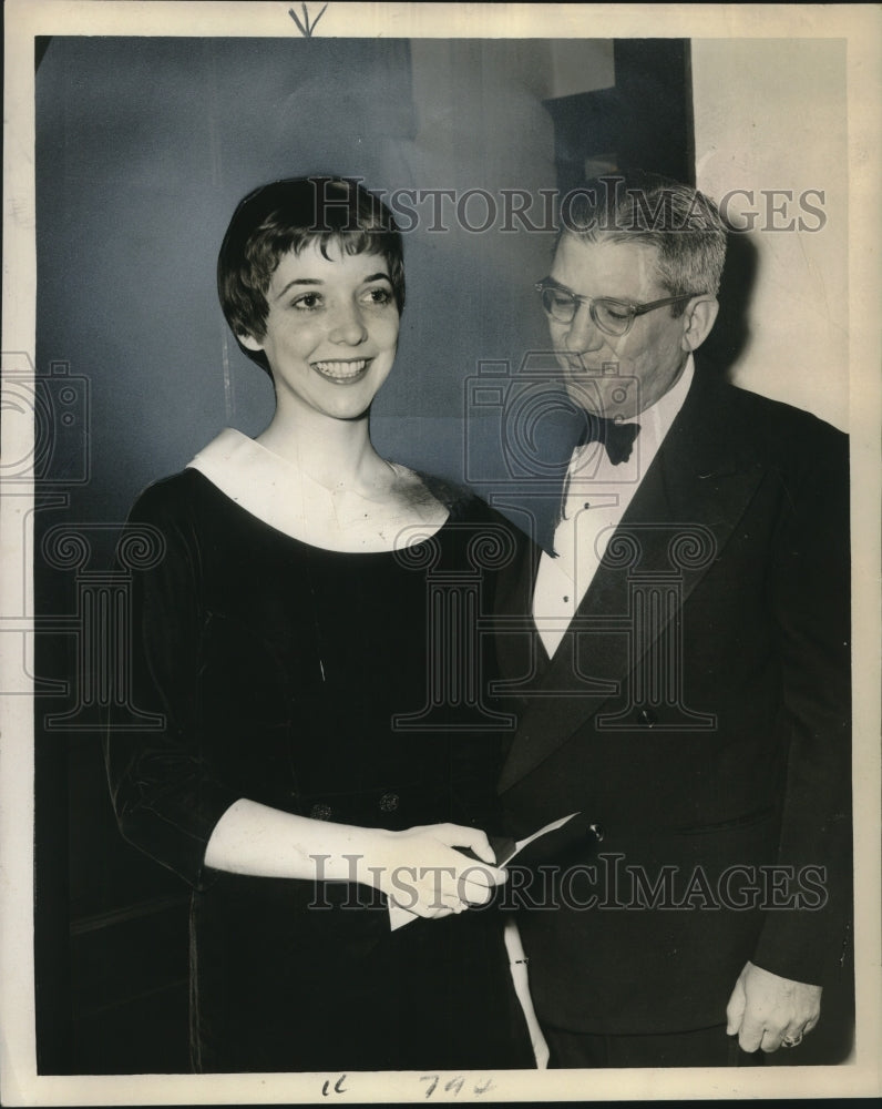 1959 Press Photo Tulane Grad Student Virginia Fletcher Wins Essay Contest
