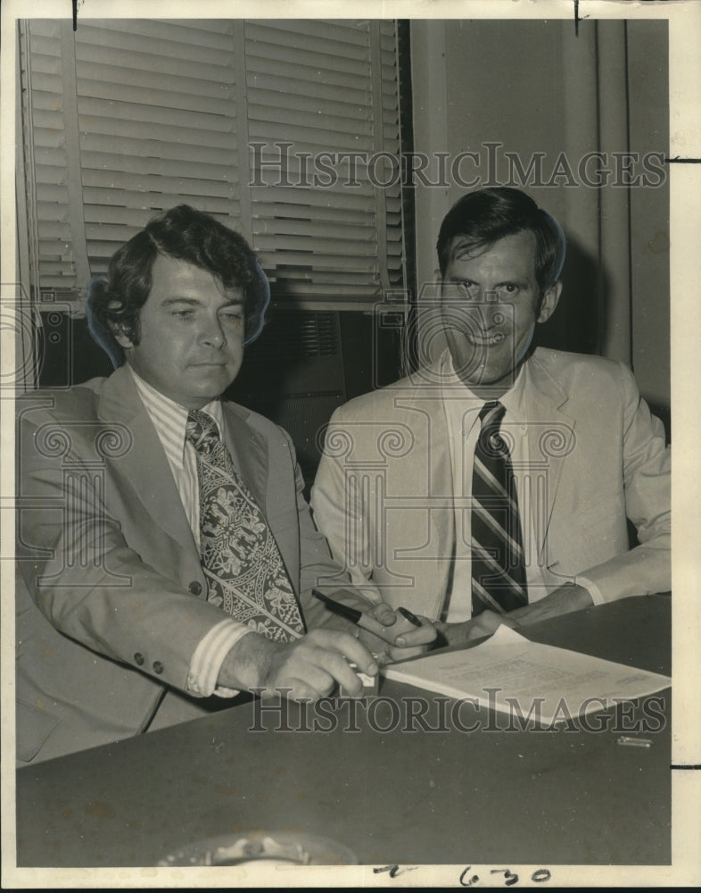 1972 Press Photo Joseph Meyer Jr. &amp; William Forman at Masonic Temple- Historic Images