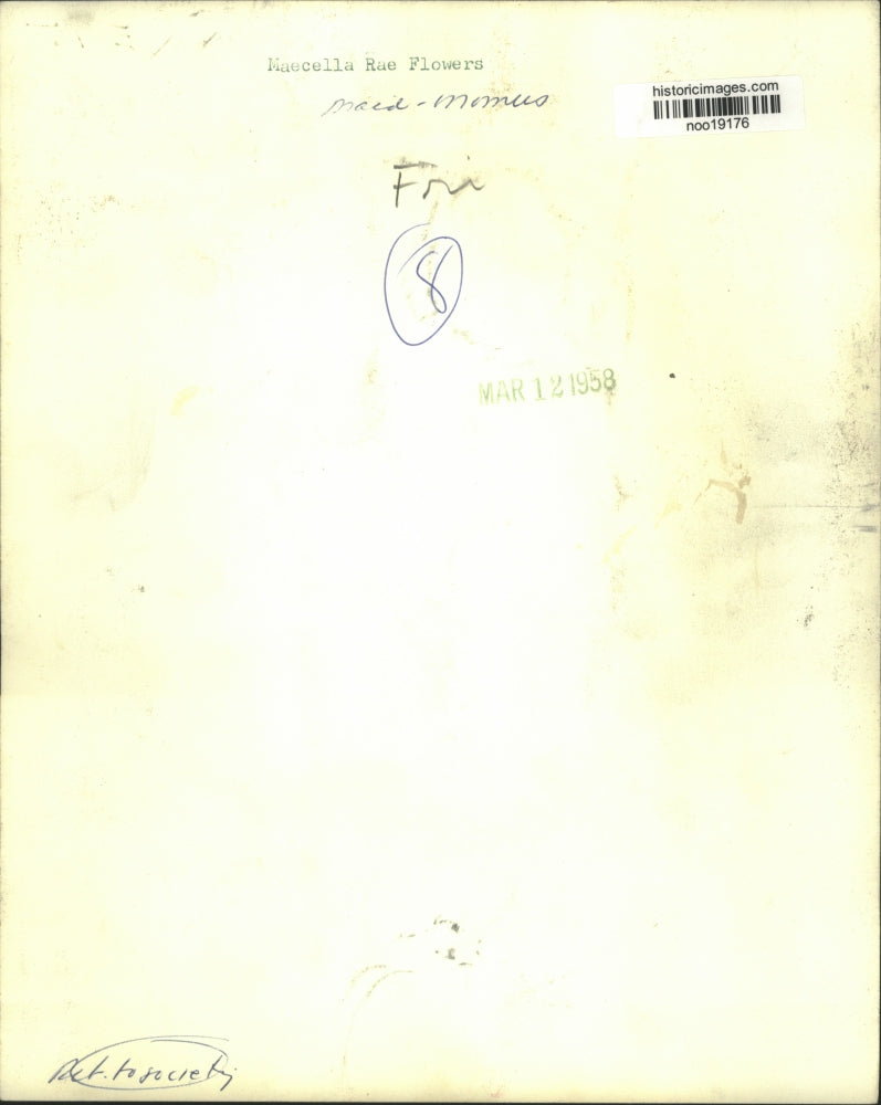 1958 Press Photo Knight of Momus Maid Maecella Rae Flowers, New Orleans