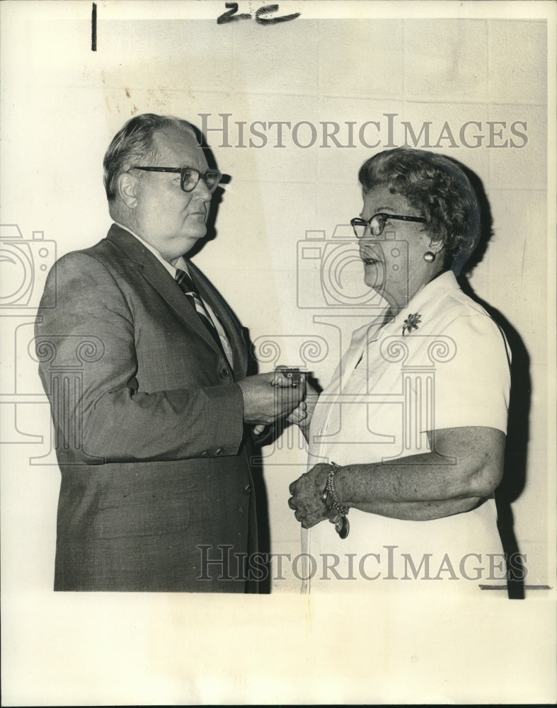 1972 Press Photo  Mrs. Lee Frazer receives 55-yr service pin- American Red Cross- Historic Images