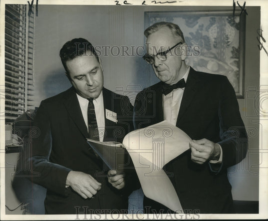 1959 Press Photo Doctors Russell Fisher and Alan Moritz Looking Over An Exam