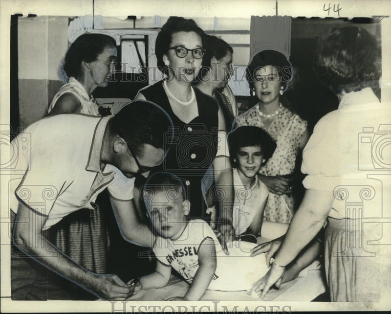 Load image into Gallery viewer, 1953 Press Photo Polio- Children Receive Shots at Stonewall Jackson School
