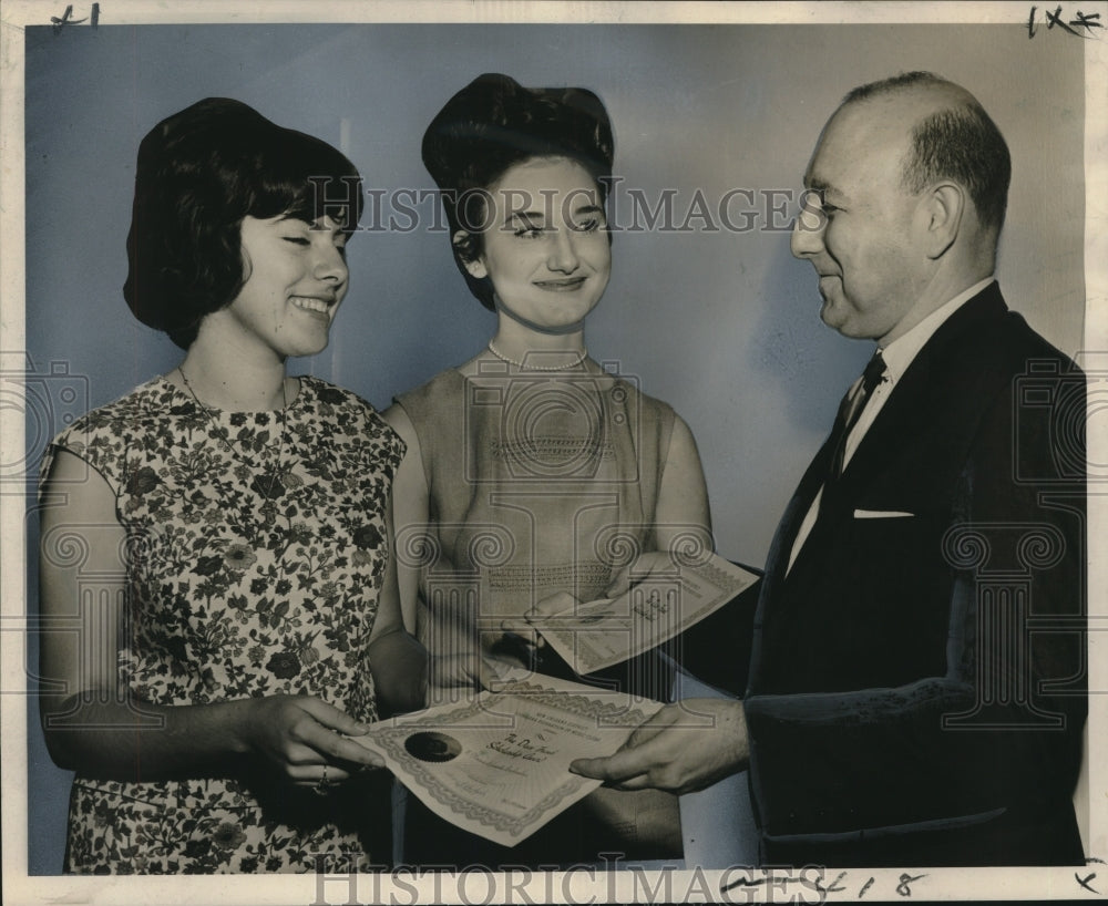 1964 Press Photo Ted Frank gives Scholarship Awards to Carmel Academy students