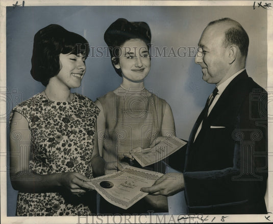 1964 Press Photo Ted Frank gives Scholarship Awards to Carmel Academy students