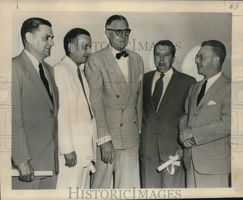 Load image into Gallery viewer, 1951 Press Photo Cancer Doctors Being Awarded by Community Health Association
