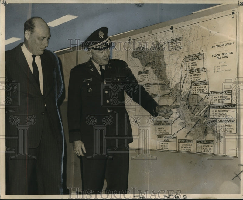 Load image into Gallery viewer, 1964 Press Photo U.S. Army Engineers Otis Jernigan and Colonel Edward Jennings
