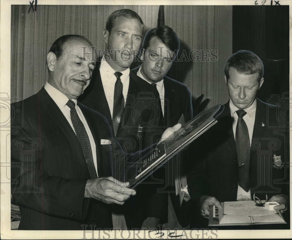 1968 Press Photo New Orleans Olympic Gold Sailing Winners Honored by Mayor- Historic Images