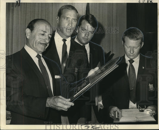 1968 Press Photo New Orleans Olympic Gold Sailing Winners Honored by Mayor- Historic Images