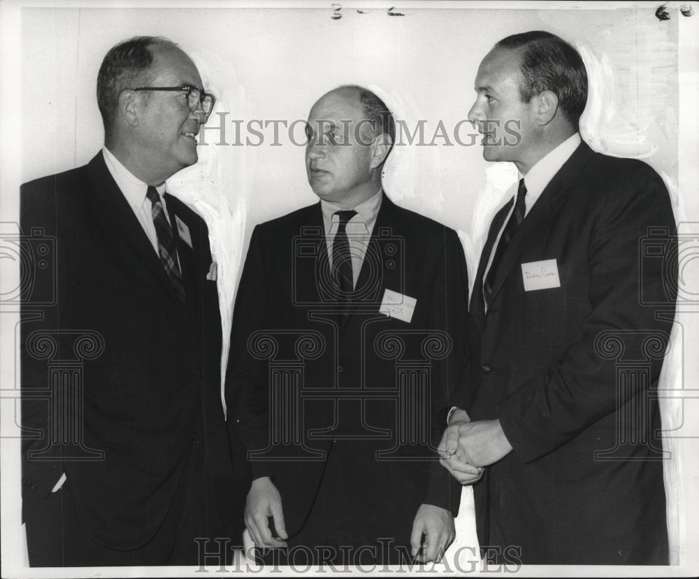 1969 Press Photo G. Shelby Friedrichs, Guests at Sales Meeting, New Orleans