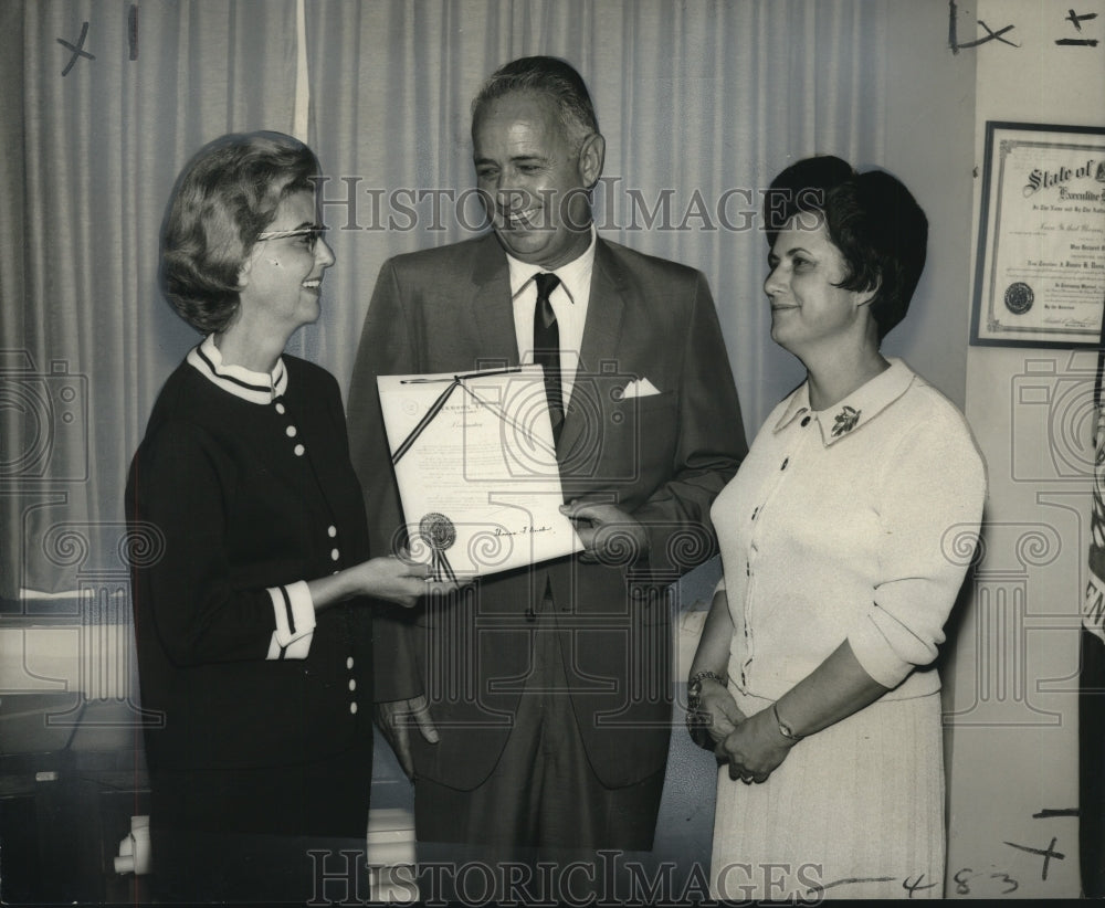 1967 Press Photo Principals-&quot;National Business Women&#39;s Week in Jefferson Parish&quot;- Historic Images