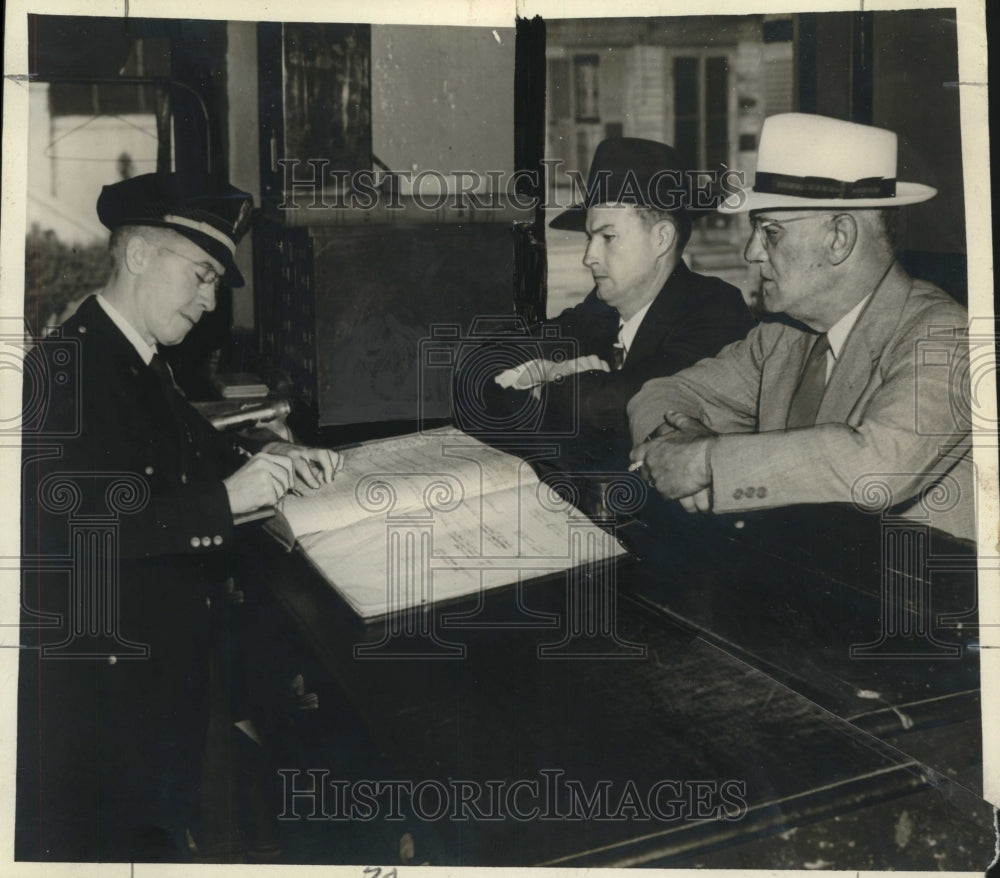 1944 Press Photo Policemen Cletus Fleming, and Charles Adams, Edward Theard- Historic Images