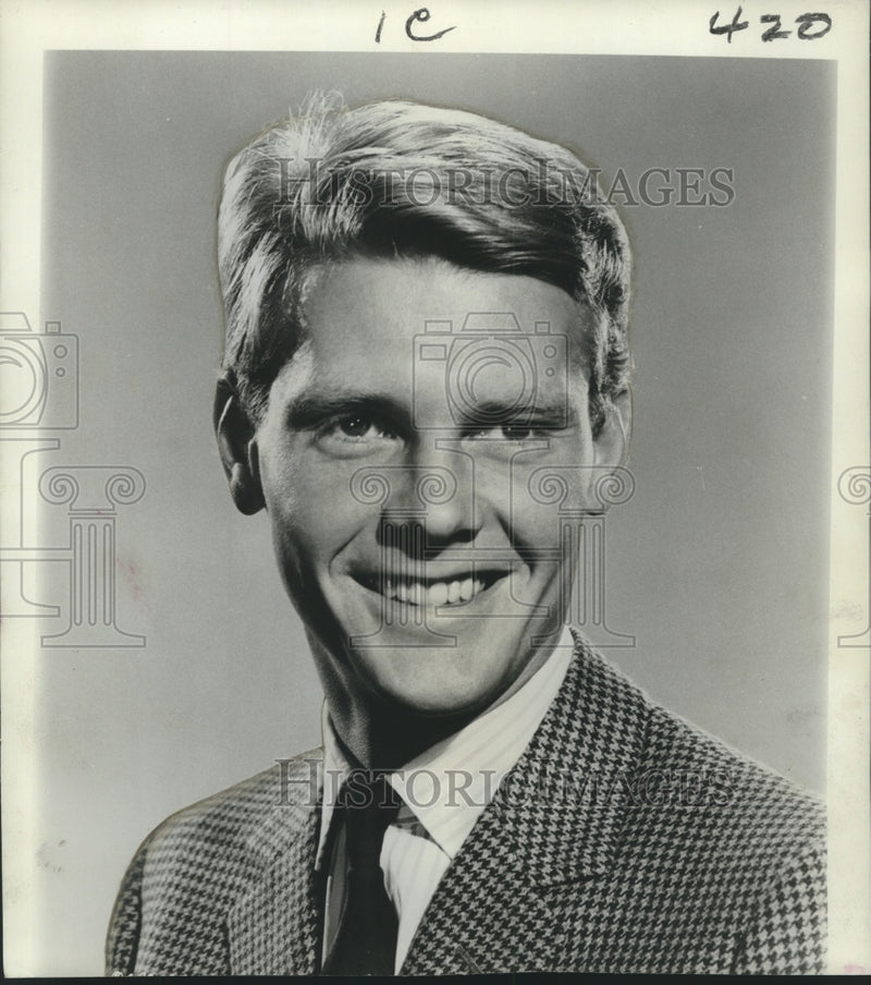 Load image into Gallery viewer, 1965 Press Photo James Fox - noo20195
