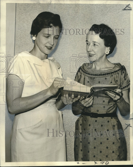 1957 Press Photo Phi Mu Soririty Members Mrs. Genre and Mrs. McFaul Jr.