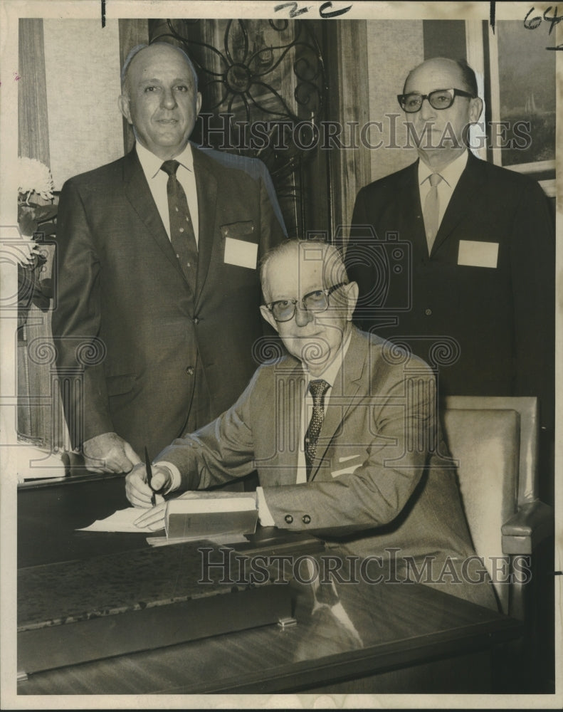 Load image into Gallery viewer, 1969 Press Photo Central Savings &amp; Loan Officers at Branch Opening, New Orleans
