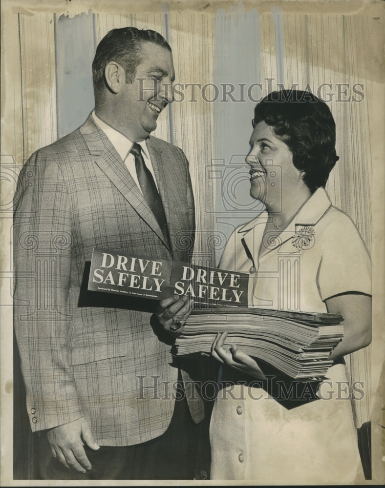 1969 Press Photo &quot;Drive Safely&quot; Bumper Stickers Given to New Orleans Police- Historic Images