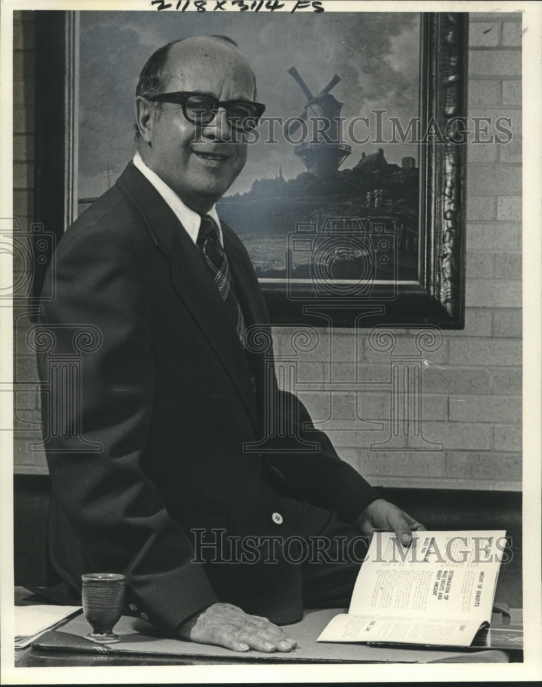 Load image into Gallery viewer, 1976 Press Photo Louisiana Secretary of Labor Joseph R. Grace - noo20258
