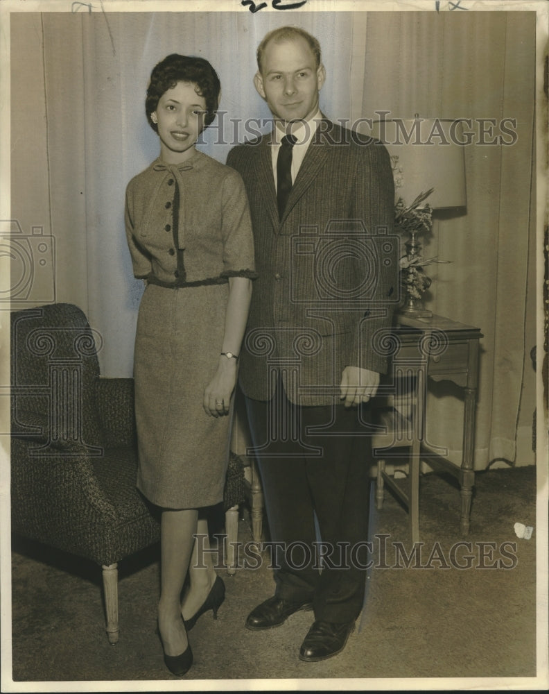 1961 Press Photo Mr. and Mrs. Ronald Eugene Gentzler of Omaha visit New Orleans- Historic Images