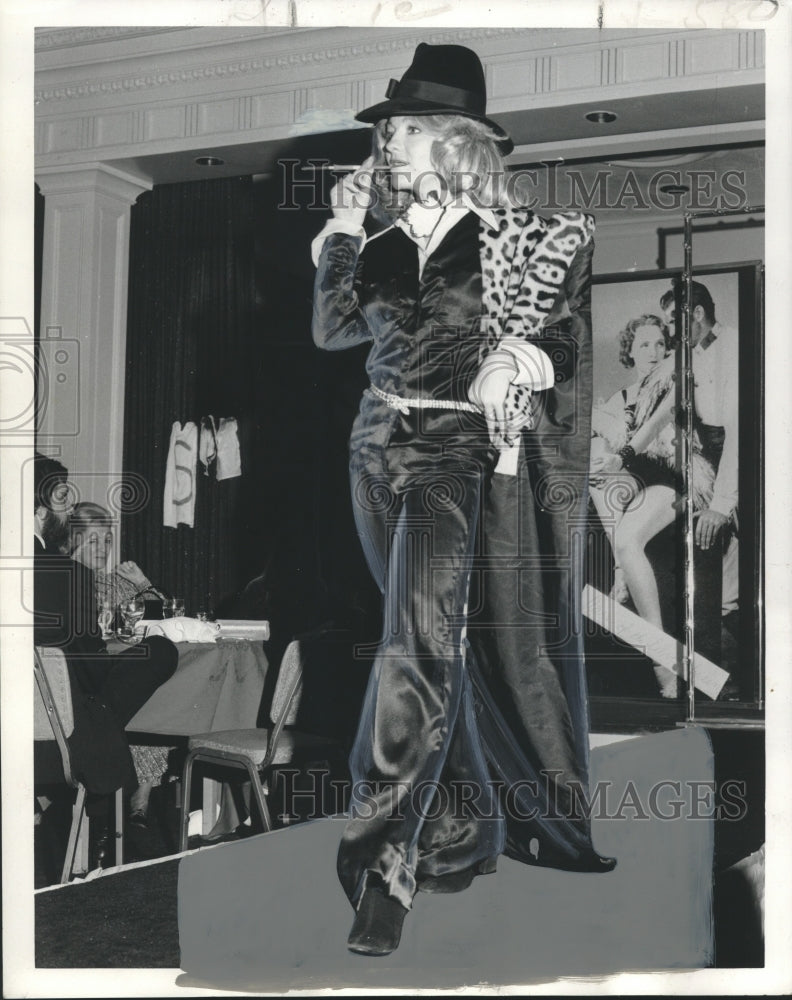 1973 Press Photo Brenda George Walking Down a Catwalk- Historic Images